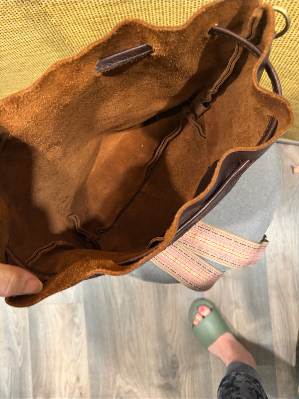 Cold Brew Portland Leather large Bucket Bag w/So Retro Strap - Picture 6 of 6